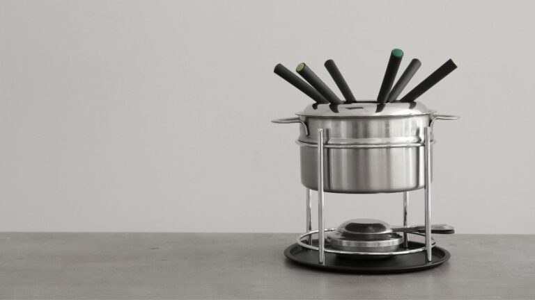 panela de fondue inox com garfos