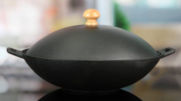 panela wok preta com tampa